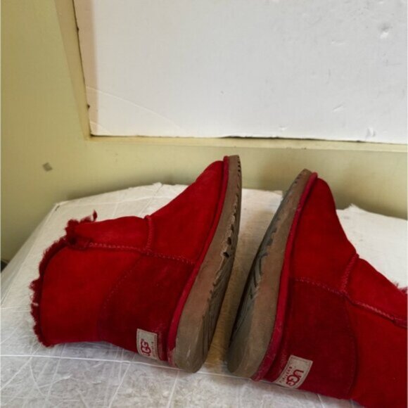 UGG Mini Bailey Button Shearling Short Boots Fur  Red Leather 8 Winter Cozy Warm - Picture 10 of 14